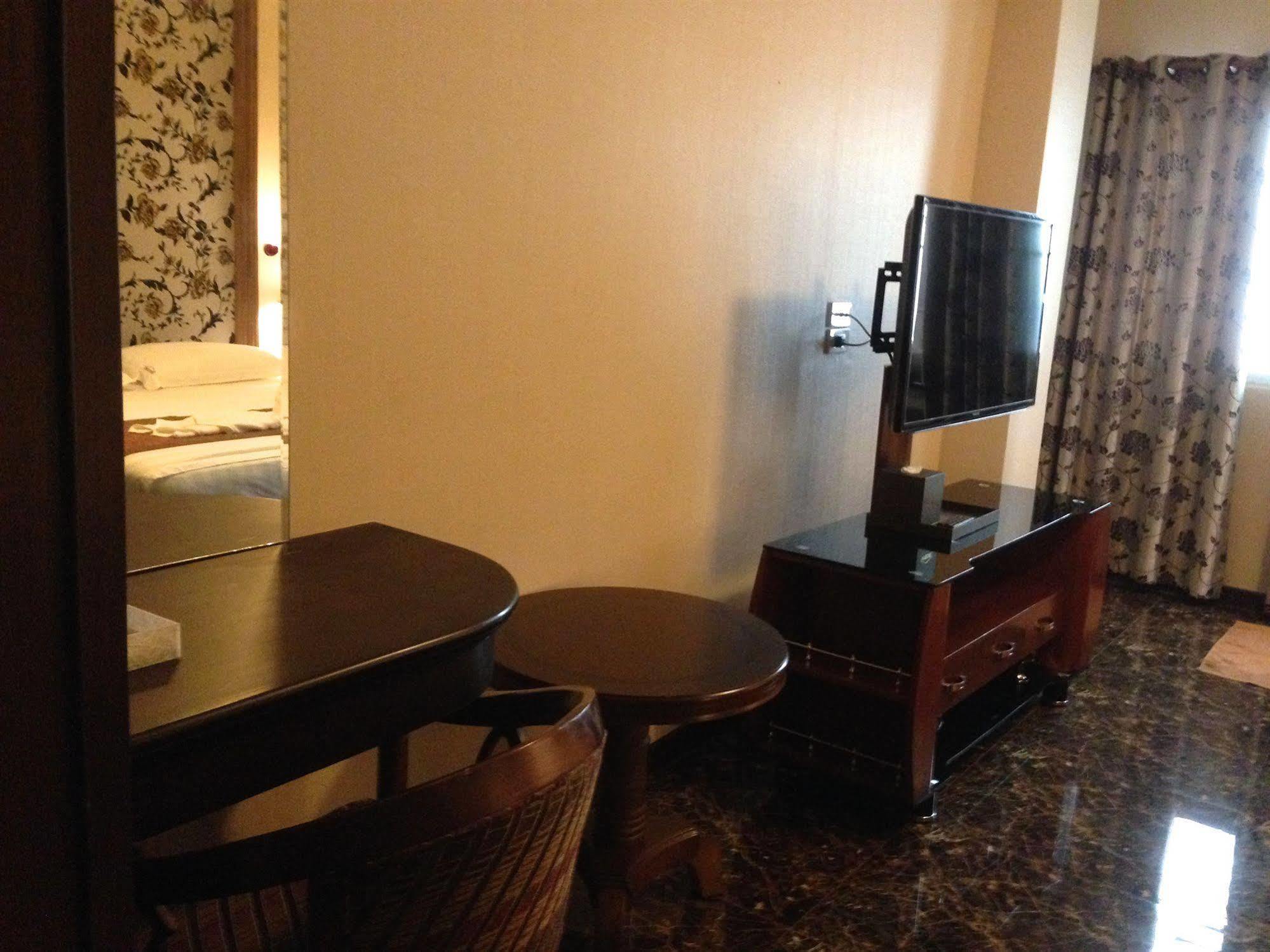 Katesiree House Hotel Pattaya Exterior photo
